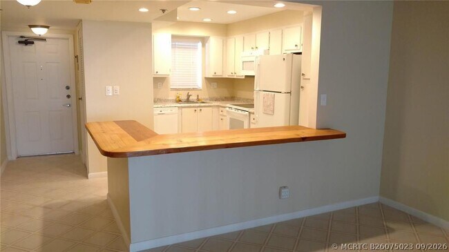 Building Photo - 3100 W Rolling Hills Cir