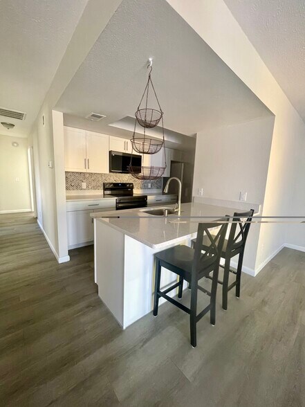 Building Photo - 1252 SE 8th St