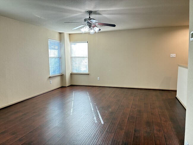 Building Photo - 6111 Grassy Haven Ln