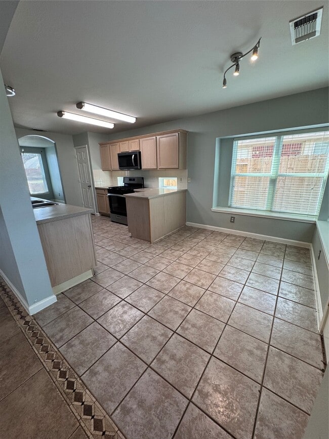 Building Photo - 14614 Vaughnville Dr