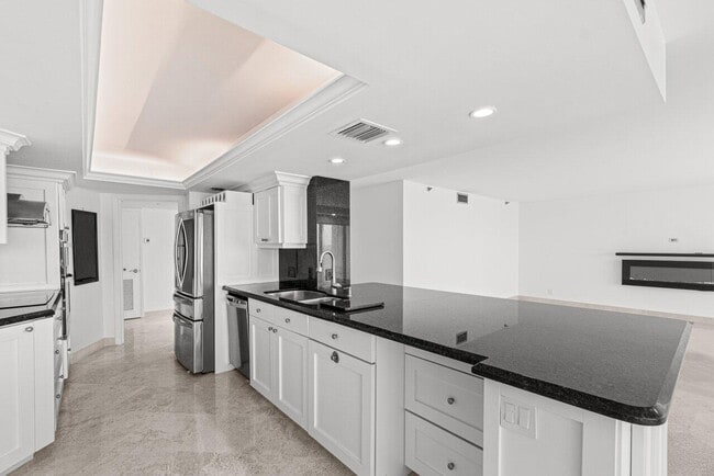 Building Photo - 4301 N Ocean Blvd
