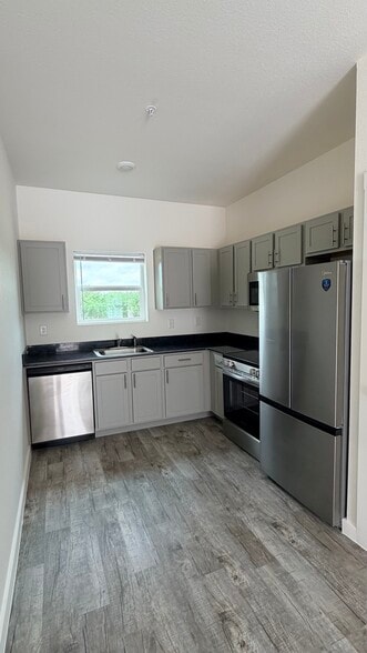 Building Photo - Apex Townhomes