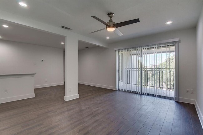 Building Photo - 6910 Hart Ln