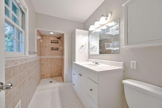 Building Photo - 4377 Vintage Ln