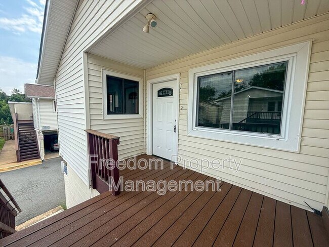 Building Photo - 9327 Woodlea Ct
