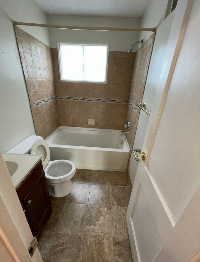 Building Photo - 2513 Colebrooke Dr