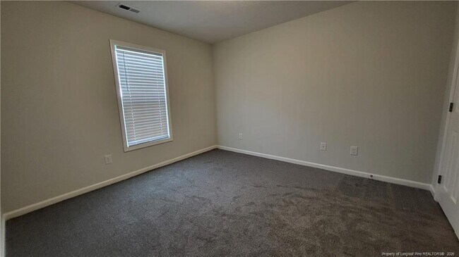Building Photo - 105 Pineridge Dr