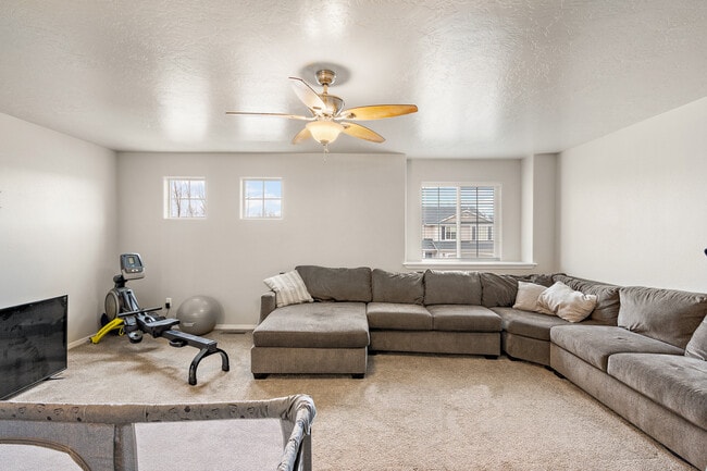 Building Photo - 1101 W Apple Pine St