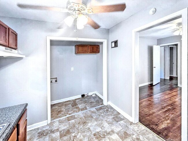 Building Photo - 1601 1st St S