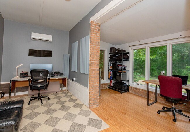 Building Photo - 26 Indian Knob Rd