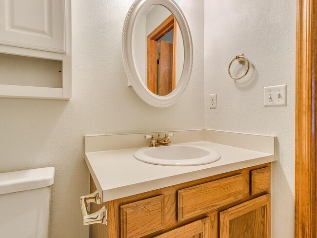 Building Photo - Adorable duplex in Norman