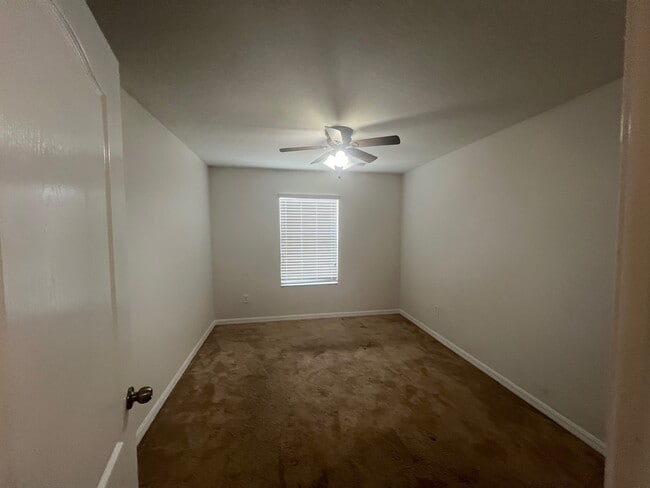 Building Photo - 2133 Golden Falcon Dr