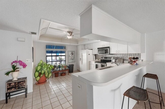 Building Photo - 745 Pinellas Bayway S