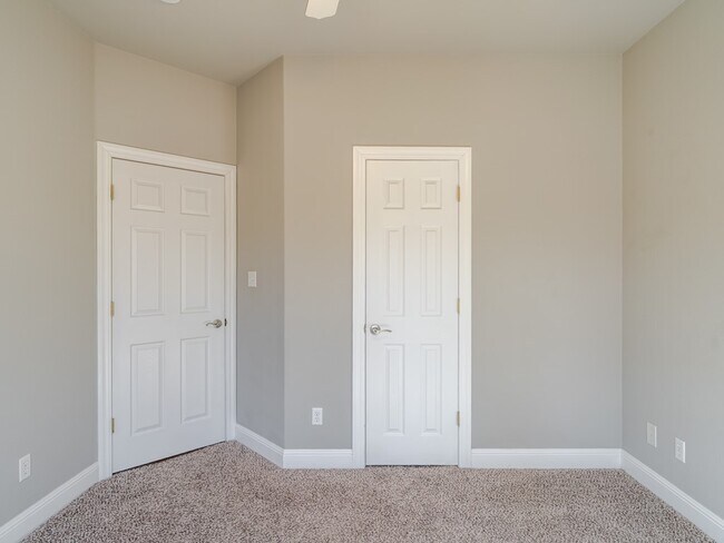 Building Photo - 13 Bobwith Ln