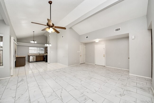 Building Photo - 527 Oakdale Dr