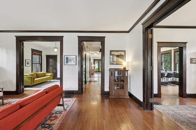 Building Photo - Beautiful Historic 4BR/3BA Gem | Hillsboro...