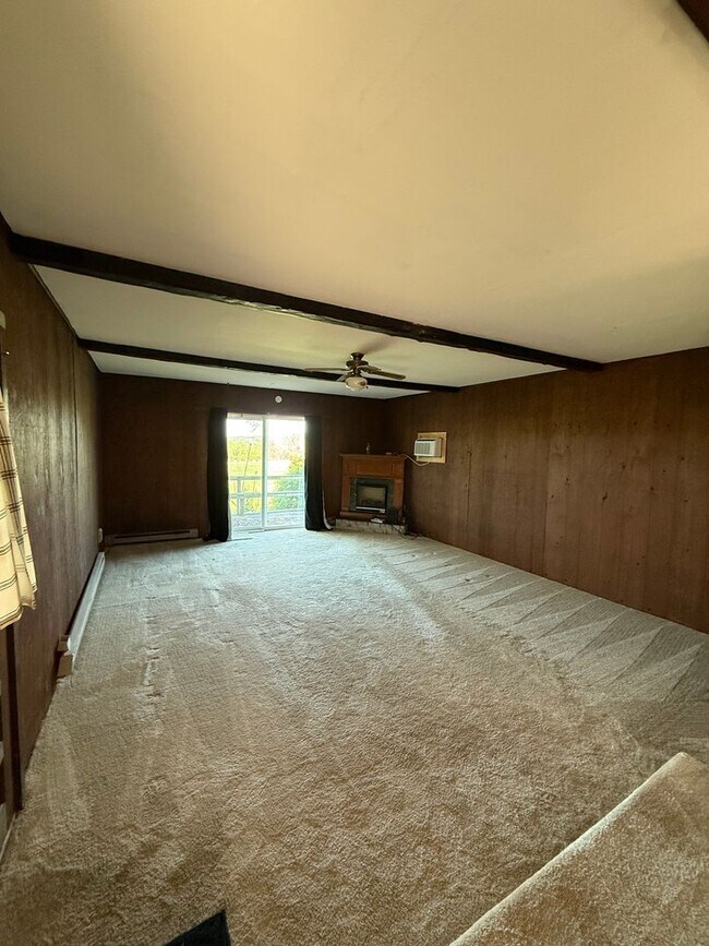 Building Photo - Charming One-Bedroom Cottage on 60-Acre Farm