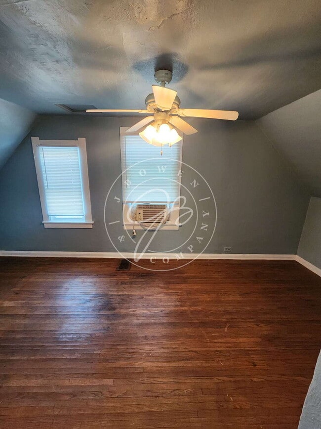 Building Photo - Must-See 2-Story, 2-Bedroom Home with Fenced Yard