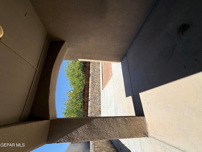 Building Photo - 3873 Loma Dante