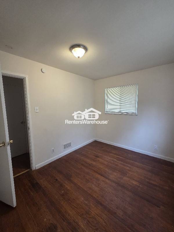 Building Photo - 10732 Spring Garden Dr