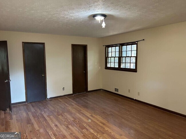 Building Photo - 1530 Oleander Ln SW