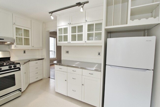 Building Photo - Charming Cottage Style North End Home