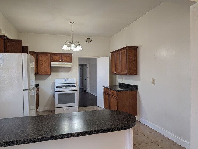 Building Photo - eks4821