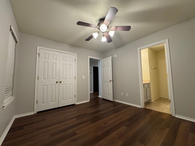 Building Photo - ***1582 Willowbrook Dr***