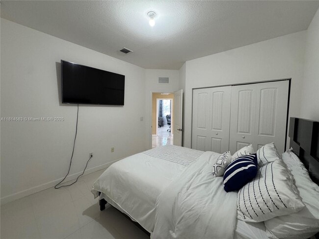 Building Photo - 24921 SW 118 Ct