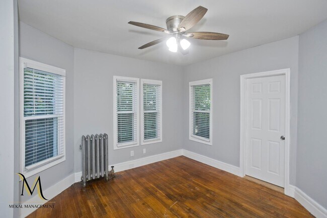 Building Photo - Single Family Home just minutes away from E. Longmeadow!