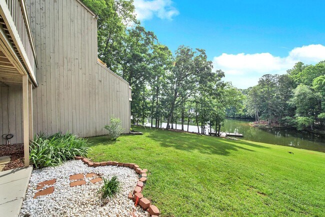 Building Photo - Early Summer Special by the Water, Beautif...