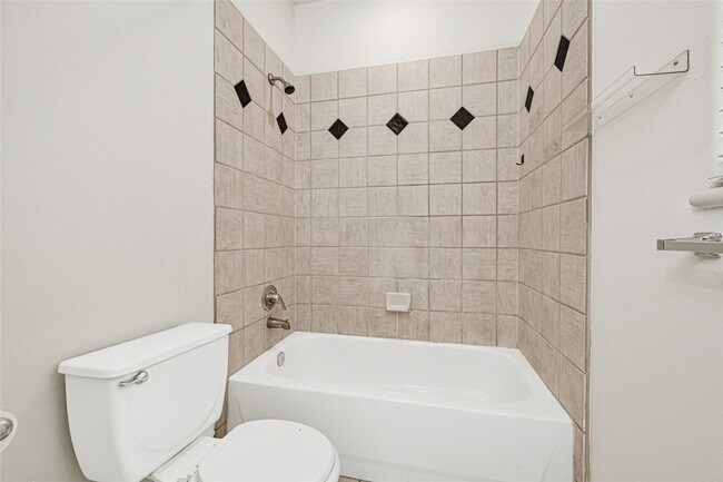 Building Photo - 2414 Calumet St
