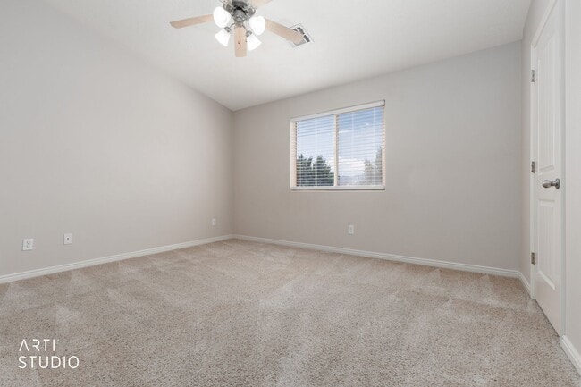 Building Photo - Sky Hawk Townhome