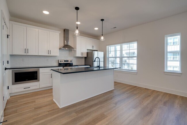 Building Photo - Madison new construction in gated community, pet friendly, 2 car garage