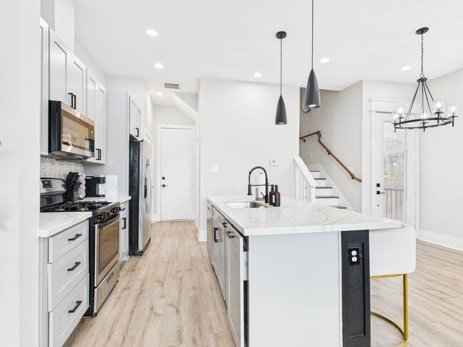 Building Photo - 6310 Norland St