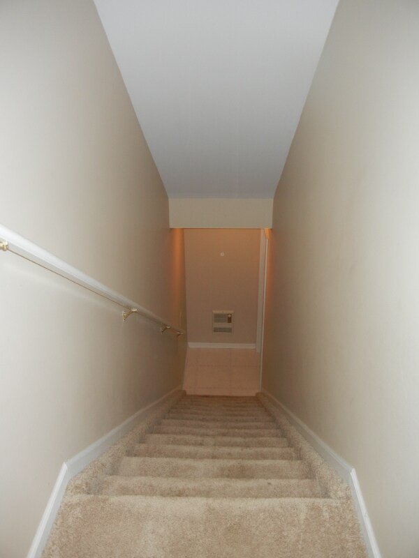 Building Photo - 39471 Springwater Dr