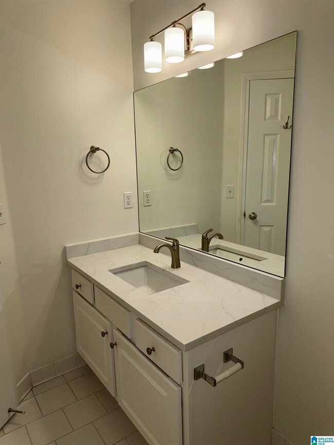 Building Photo - 521 Reach Dr