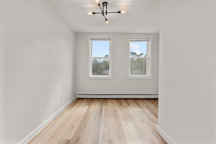 Building Photo - 431-431 N Main St