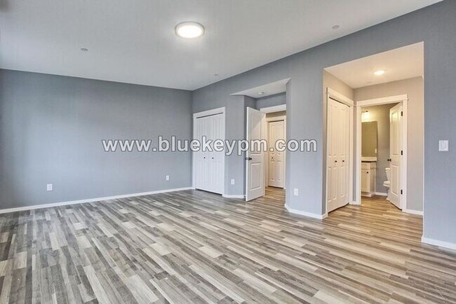 Building Photo - Unit 320: 3 Bed, 2.5 Baths Townhome in LaCenter