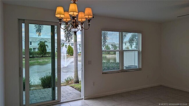 Building Photo - 373 SE Sea Hunt Wy