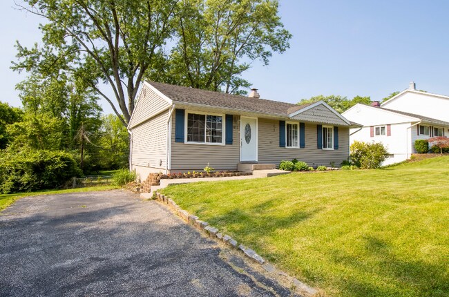 Building Photo - 911 W Briarcliff Dr