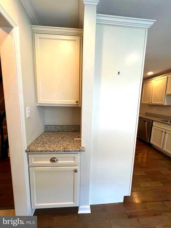 Primary Photo - 1221 Kirby Cir