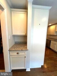 Building Photo - 1221 Kirby Cir