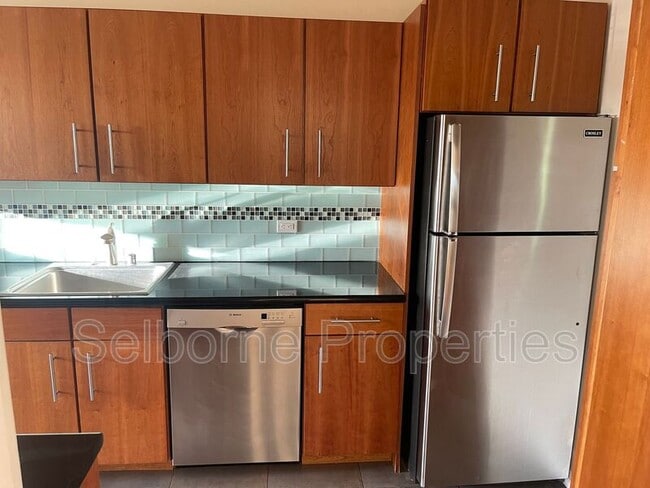 Building Photo - 507 Forest St