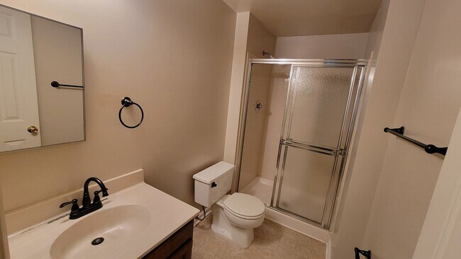 Building Photo - Beautiful 3 Bed, 3.5 Bath Brick Townhouse ...