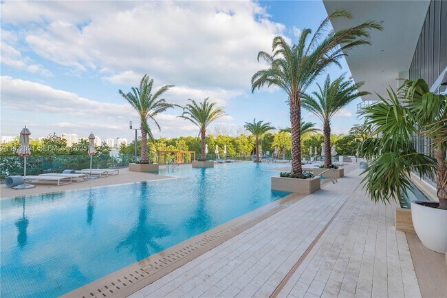 Building Photo - 16385 Biscayne Blvd