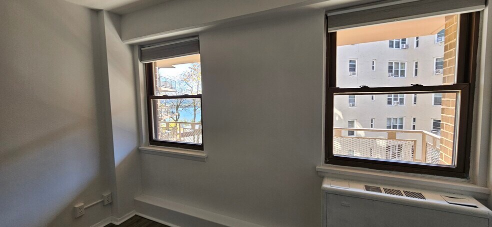 Building Photo - 8800 Boulevard East