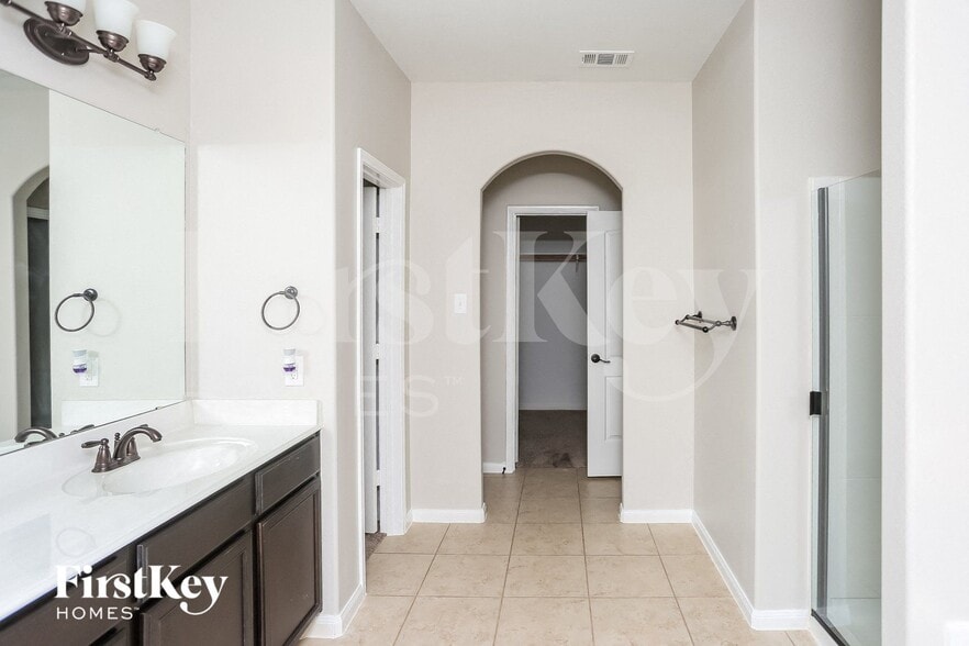 Building Photo - 202 Brook Ct