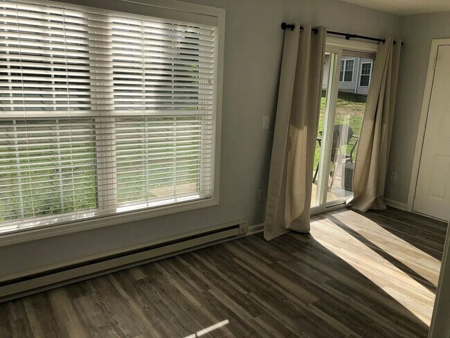 Building Photo - Charming 2BR Condo in Danbury