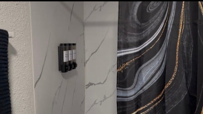 Building Photo - 13915 Archwood St